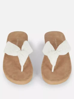 Sandały-japonki na płaskiej podeszwie