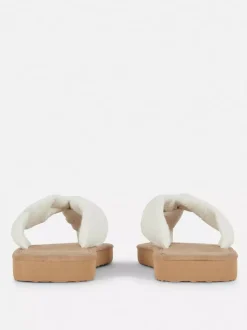 Sandały-japonki na płaskiej podeszwie