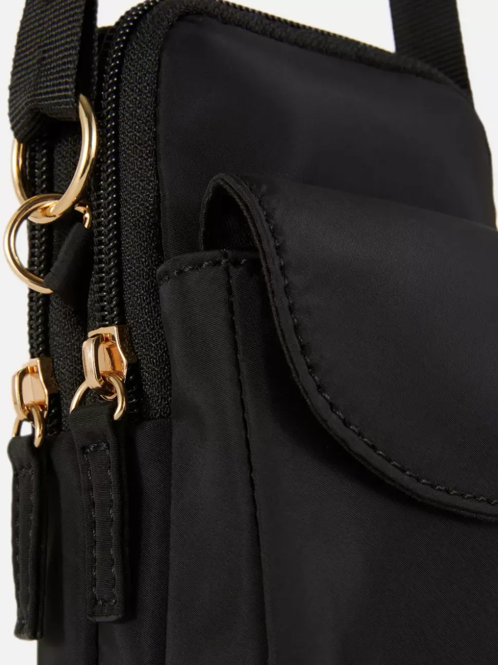 Saszetka na telefon na długim pasku