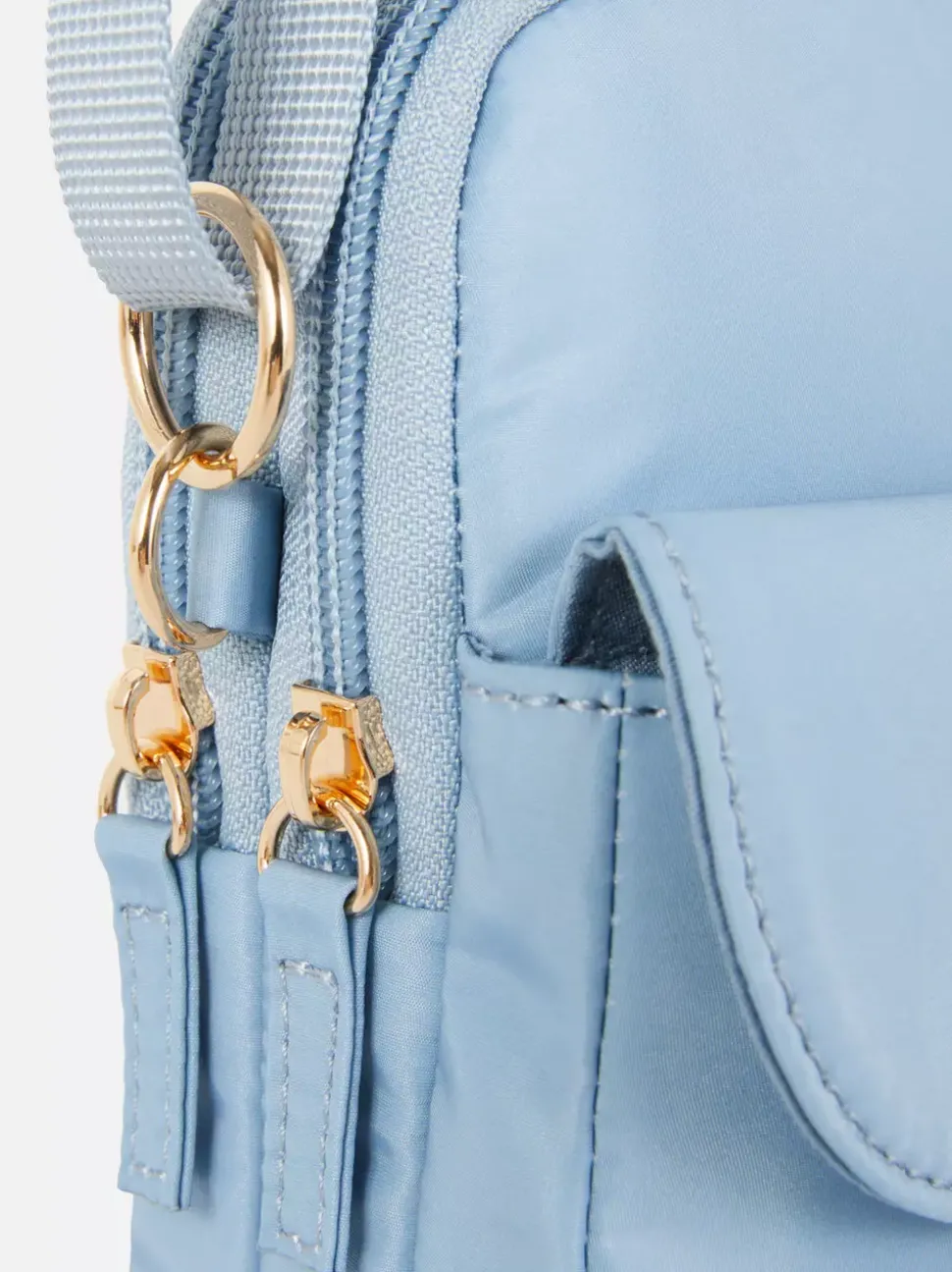 Saszetka na telefon na długim pasku