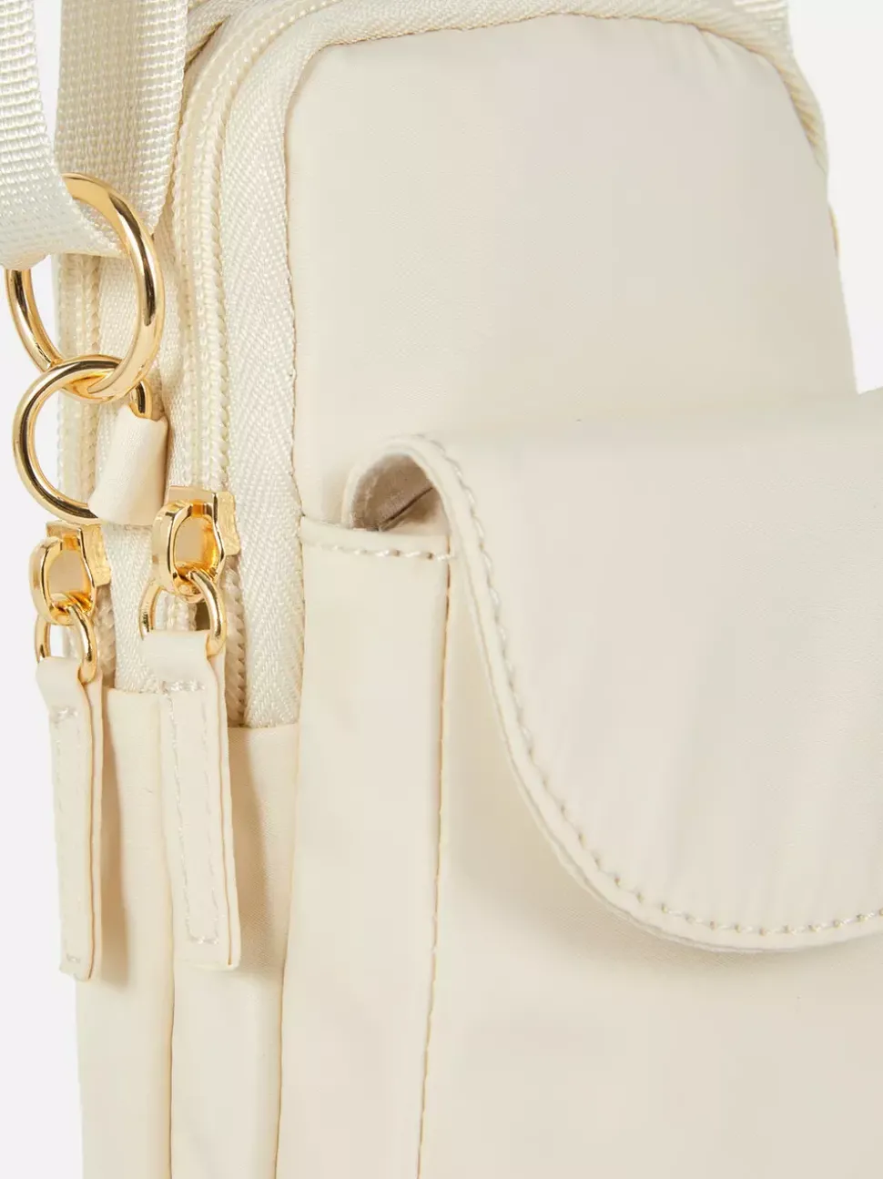 Saszetka na telefon na długim pasku