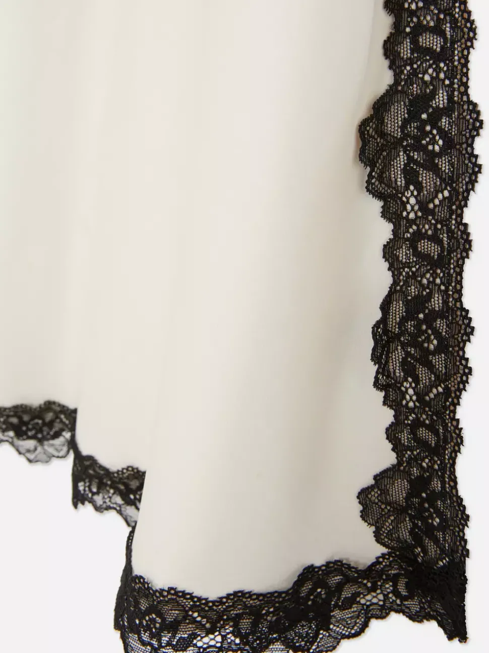 Satynowa koszula nocna z kontrastową koronką