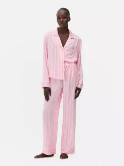 Satynowa piżama w paski