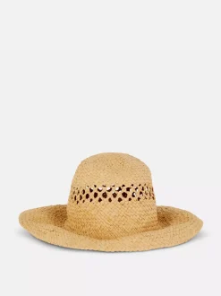 Słomkowy kapelusz plażowy