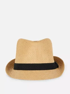 Słomkowy kapelusz typu trilby