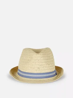 Słomkowy kapelusz typu trilby