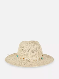 Słomkowy kapelusz z szerokim rondem