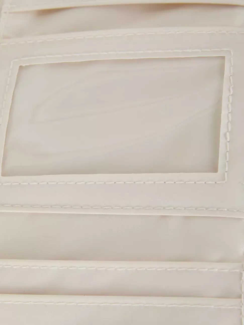 Słomkowy portfel z inicjałem