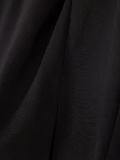 Spódnico-szorty z rozcięciem u dołu