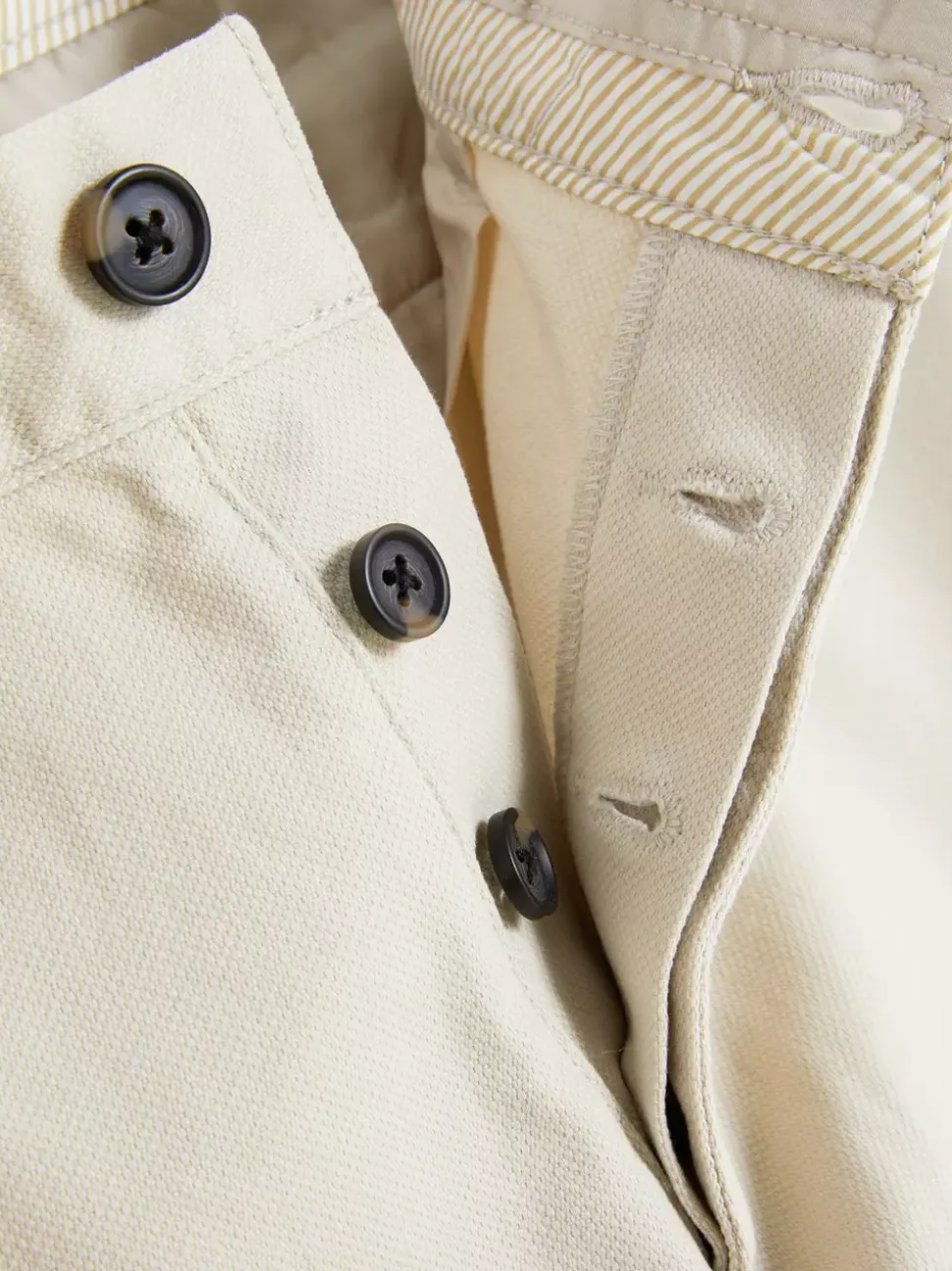 Spodenki chinosy z paskiem