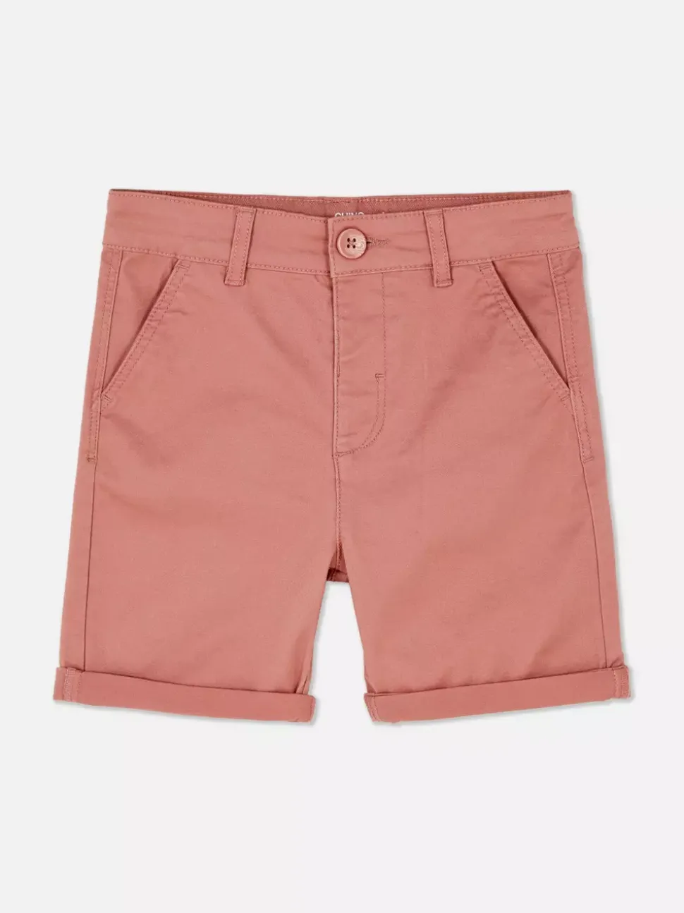 Spodenki chinosy z podwiniętymi nogawkami