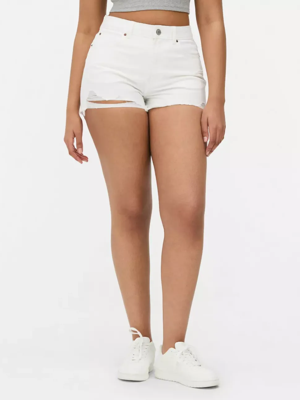 Spodenki jeansowe z przetarciami