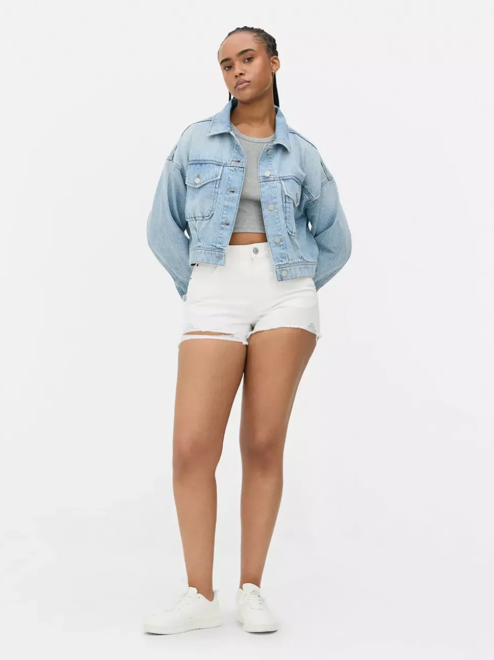 Spodenki jeansowe z przetarciami