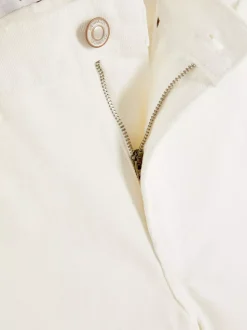 Spodenki jeansowe z przetarciami