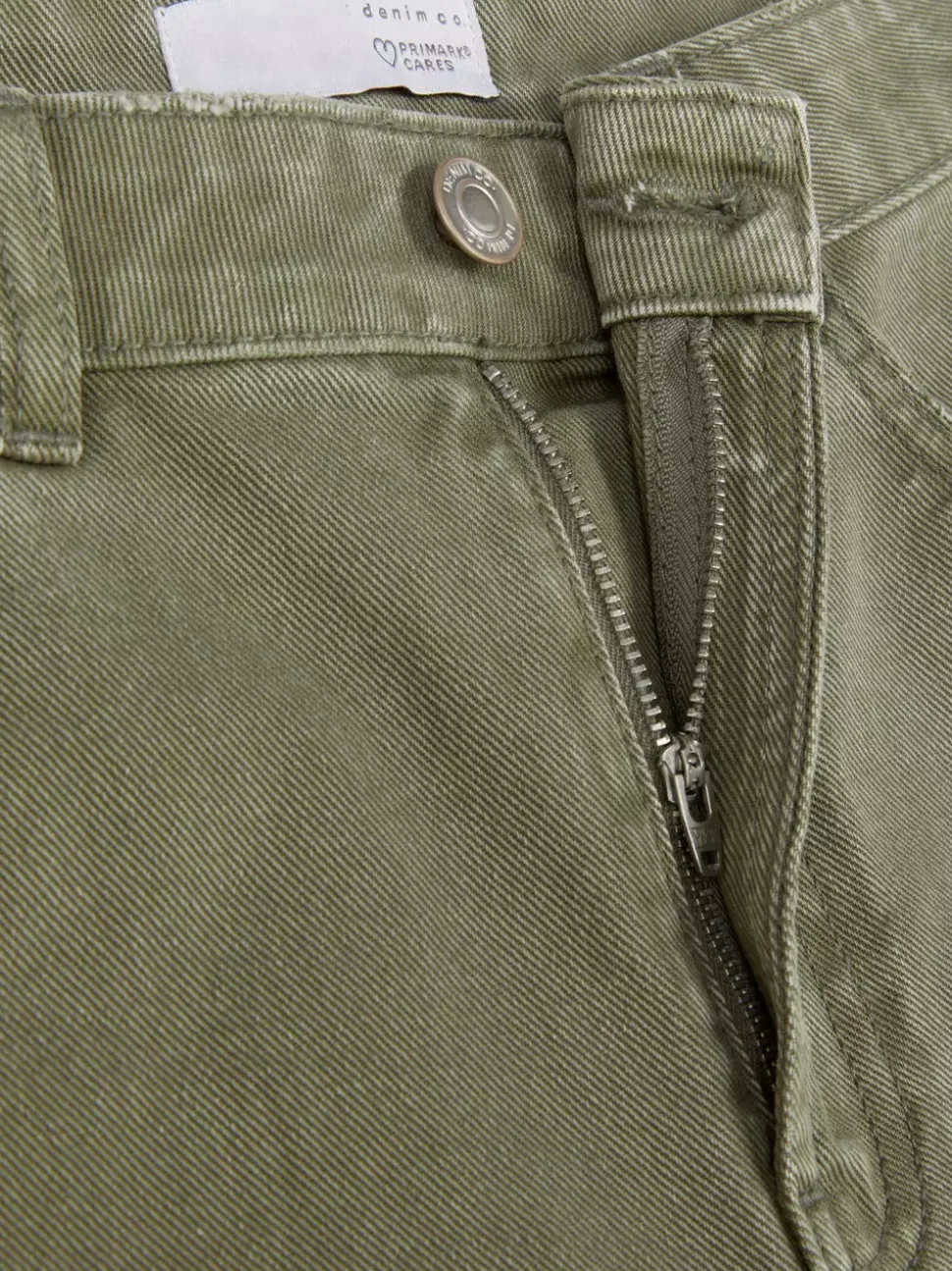 Spodenki jeansowe z przetarciami