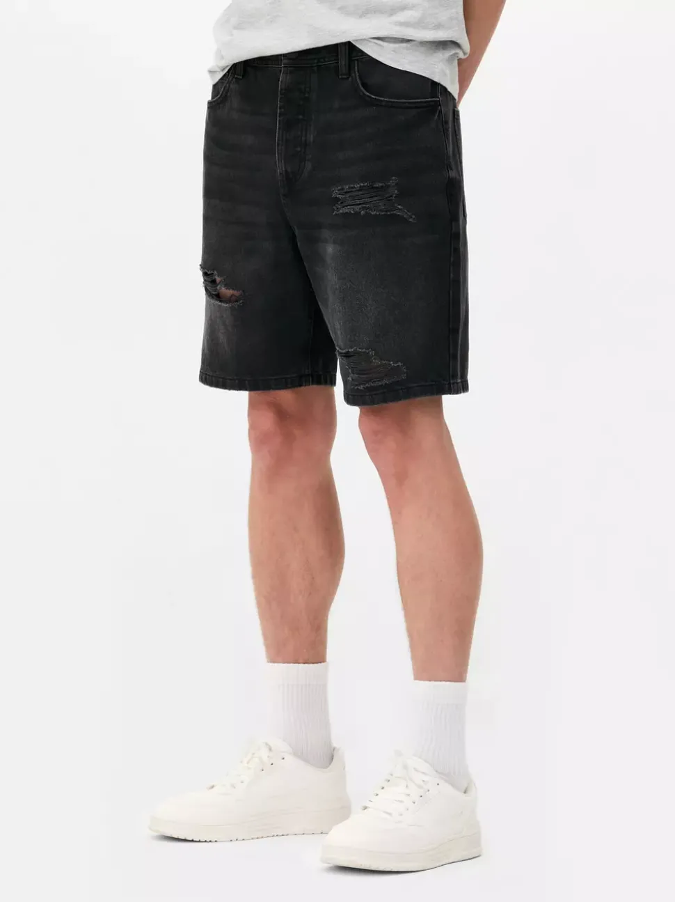 Spodenki jeansowe z przetarciami