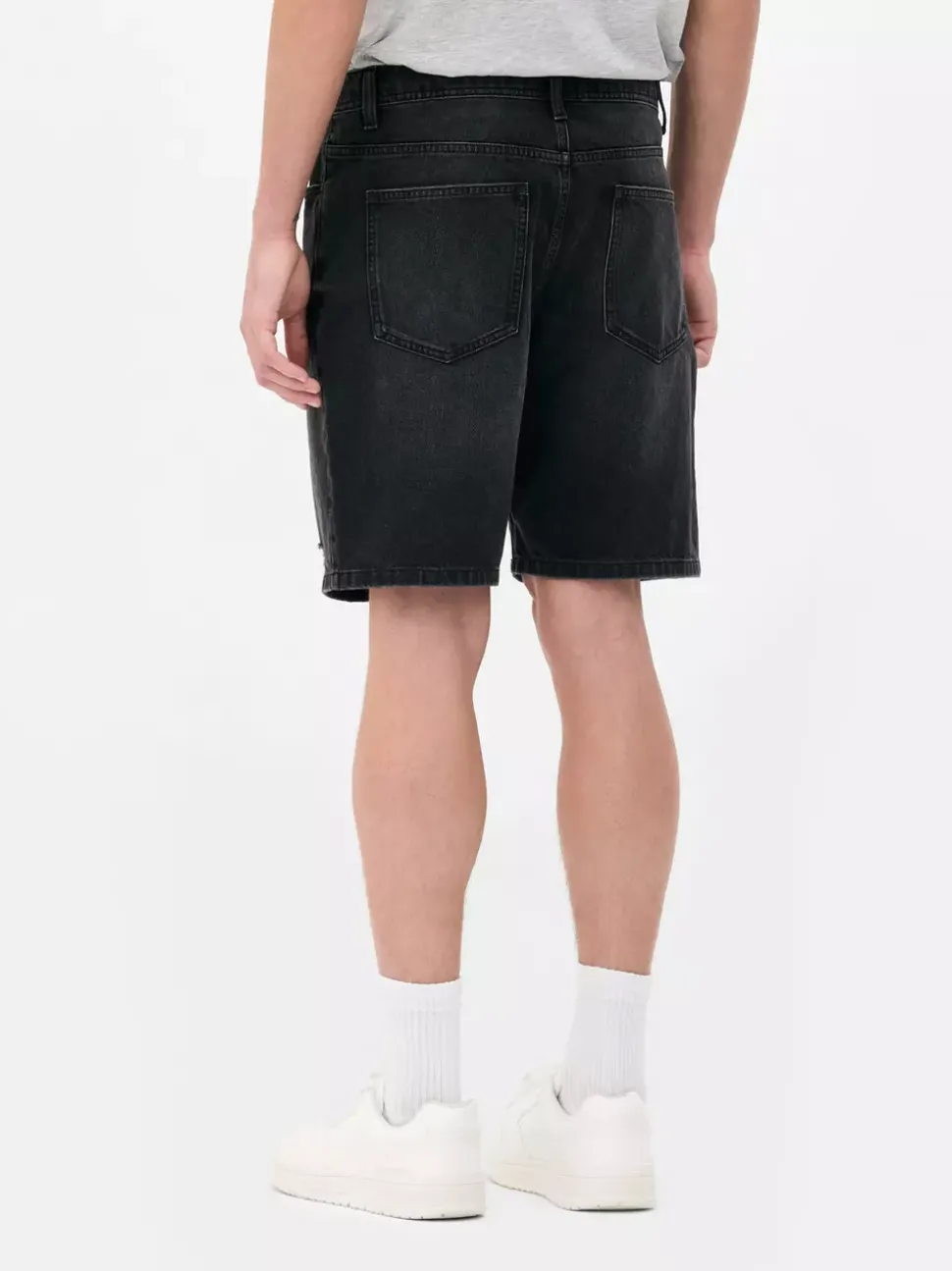 Spodenki jeansowe z przetarciami