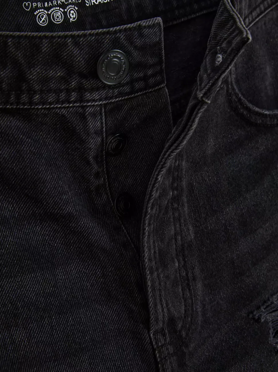 Spodenki jeansowe z przetarciami