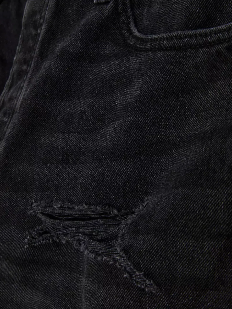 Spodenki jeansowe z przetarciami