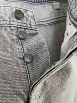 Spodenki jeansowe z przetarciami