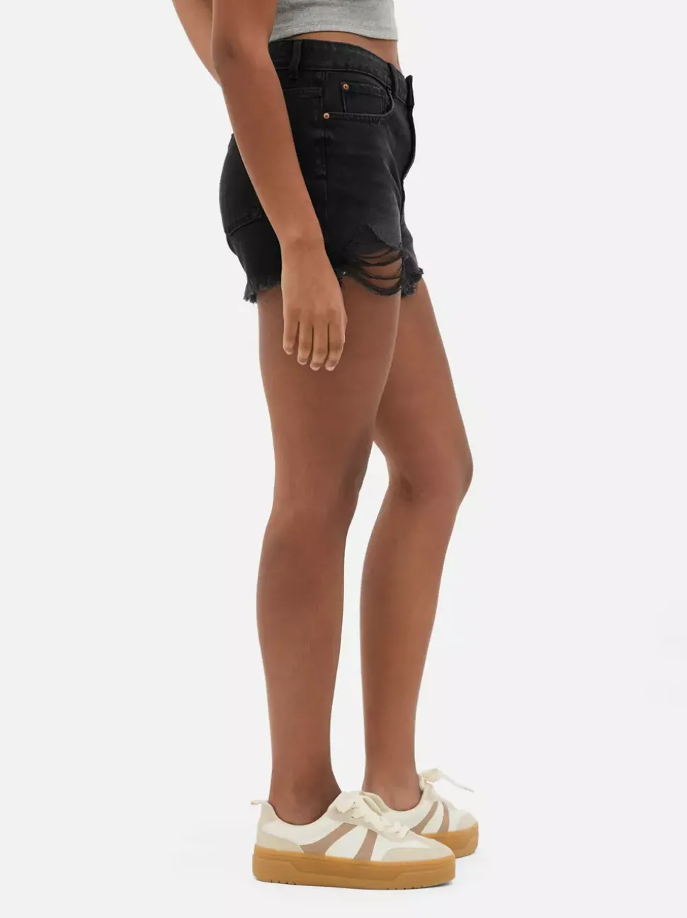 Spodenki jeansowe z przetarciami