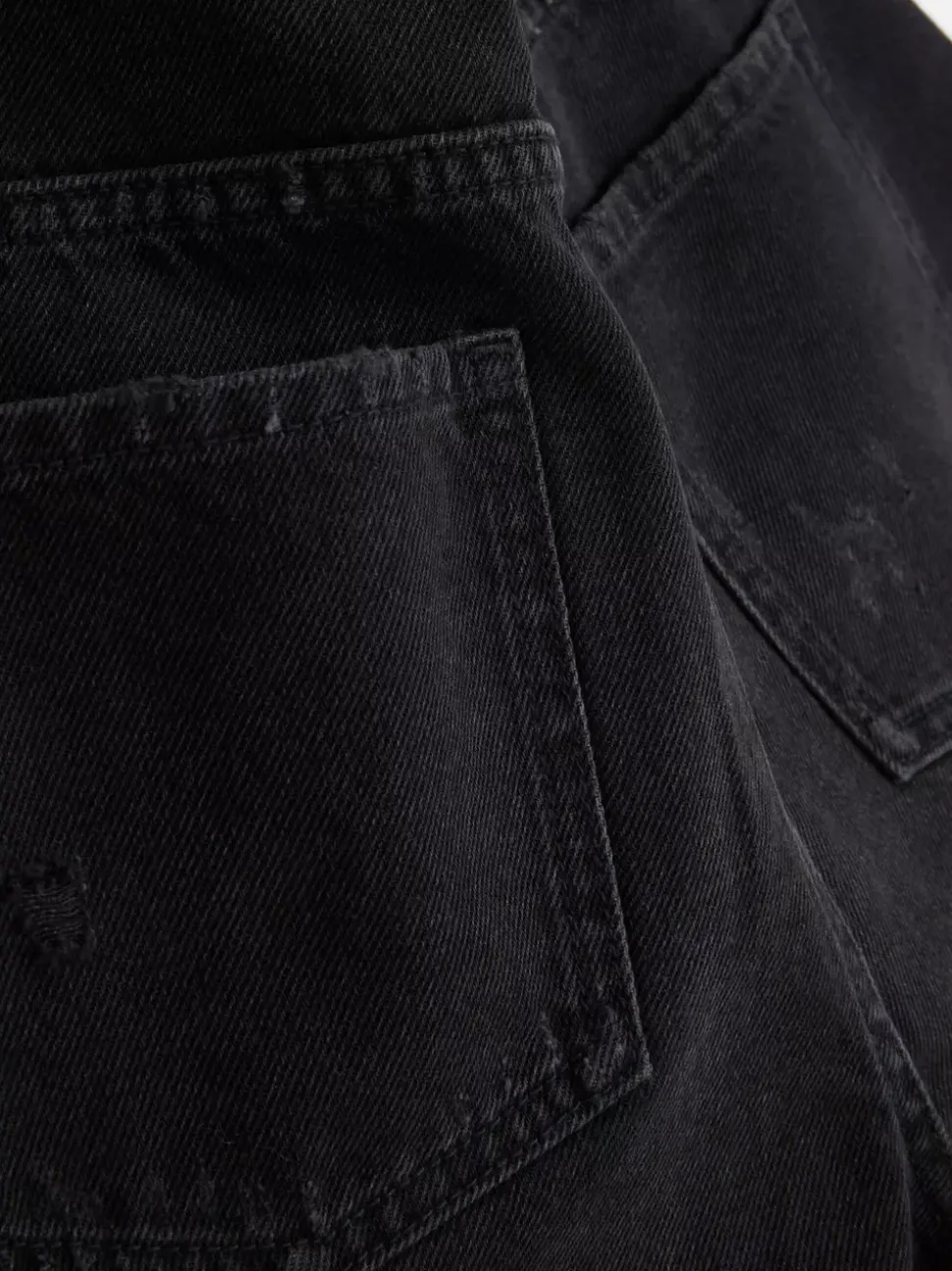 Spodenki jeansowe z przetarciami