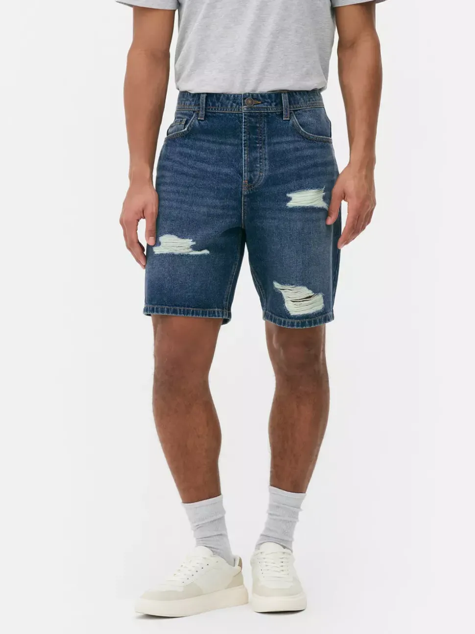 Spodenki jeansowe z przetarciami