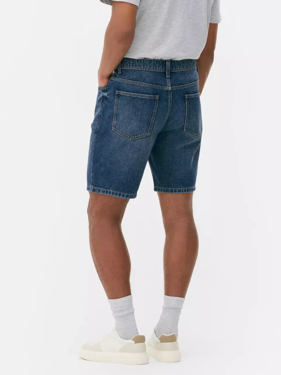 Spodenki jeansowe z przetarciami