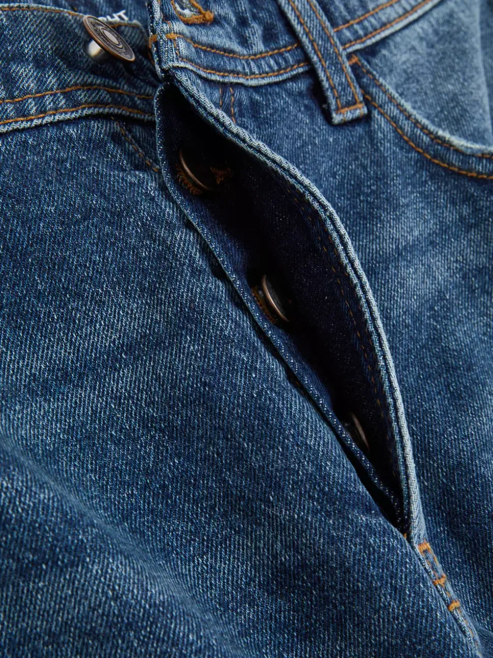 Spodenki jeansowe z przetarciami