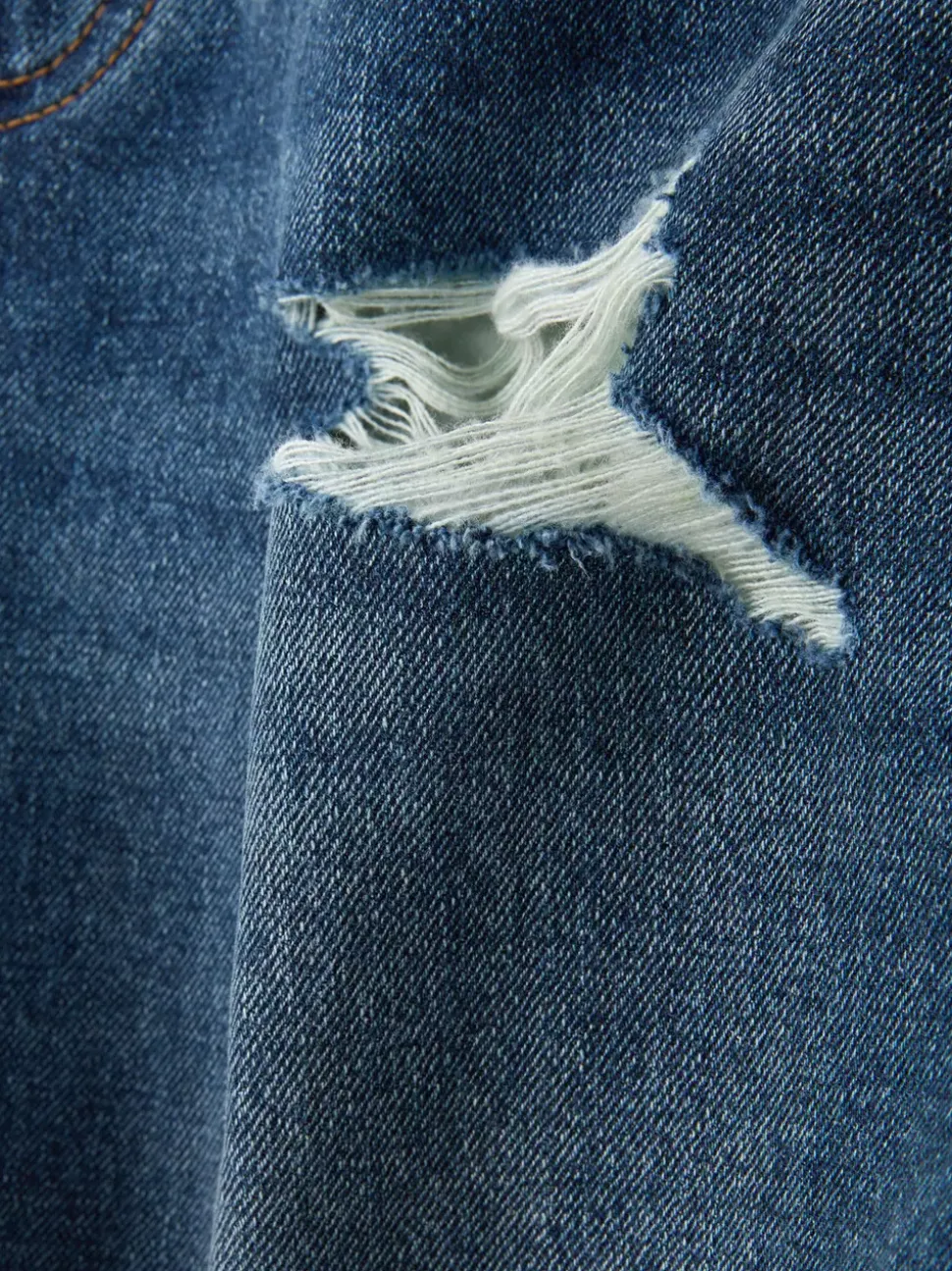 Spodenki jeansowe z przetarciami