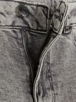 Spodenki jeansowe z wąskimi nogawkami