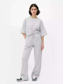 Spodnie dresowe ze sznurkiem i prostymi nogawkami