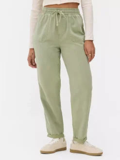 Spodnie dresowe ze sznurkiem w pasie