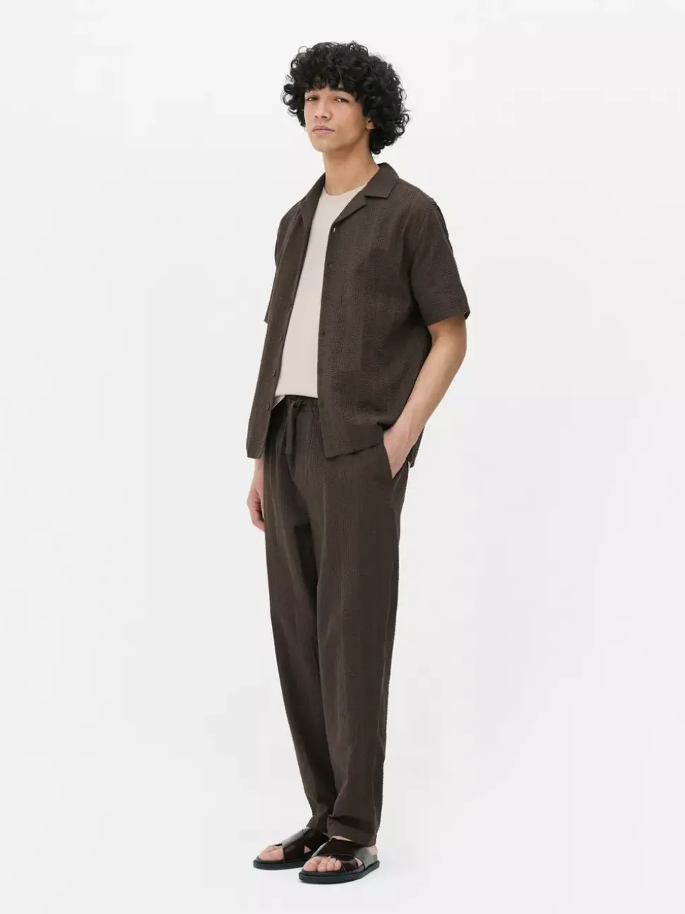 Spodnie w paski z tkaniny seersucker