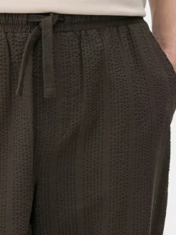 Spodnie w paski z tkaniny seersucker