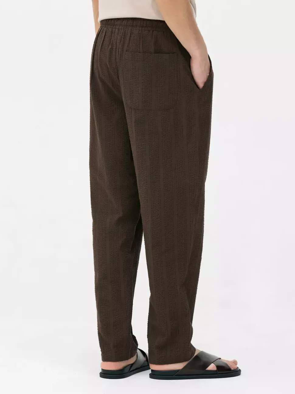 Spodnie w paski z tkaniny seersucker