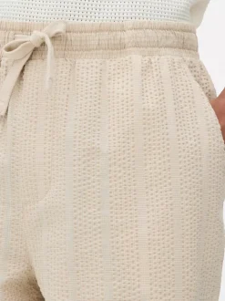 Spodnie w paski z tkaniny seersucker