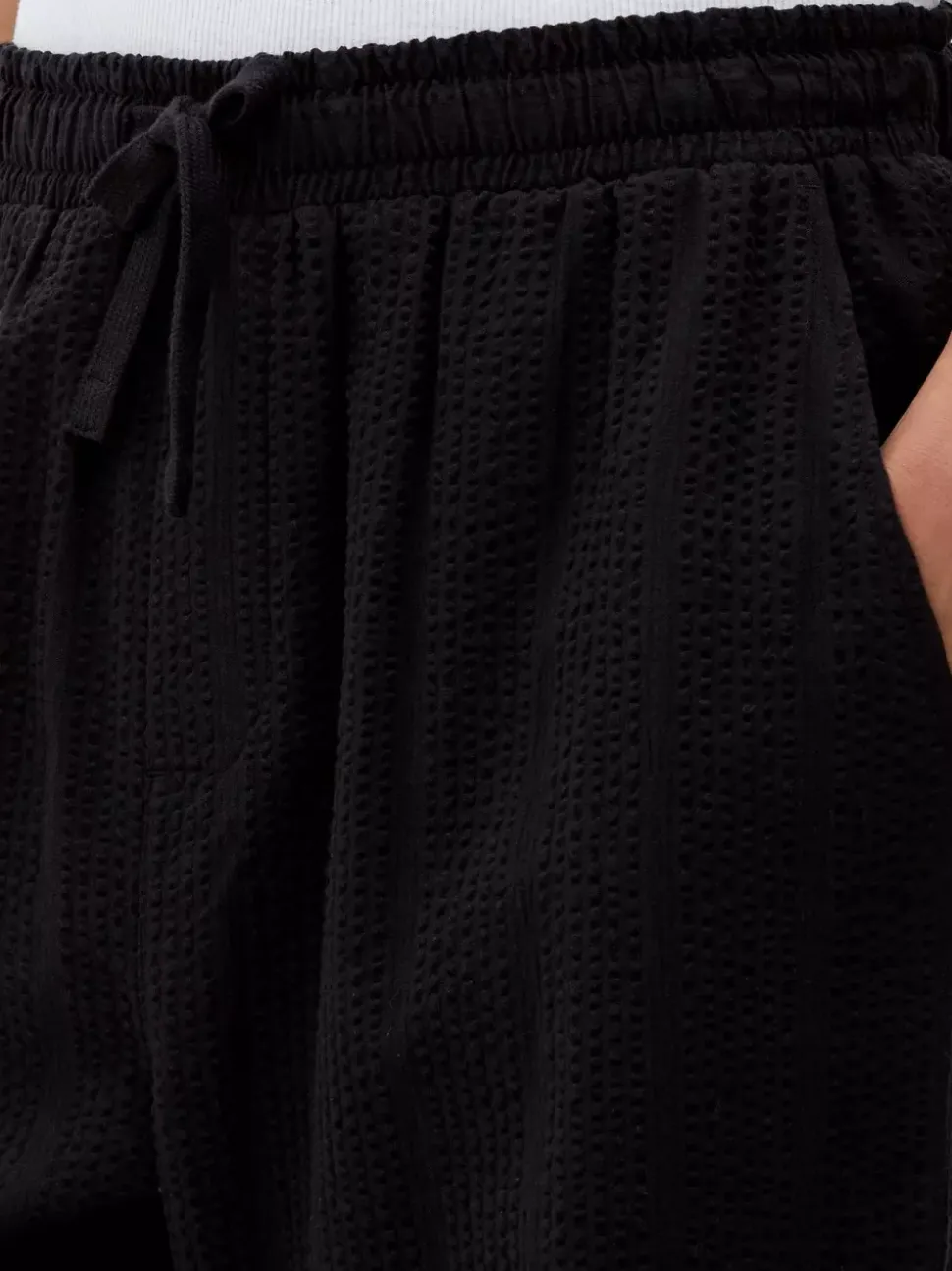 Spodnie w paski z tkaniny seersucker