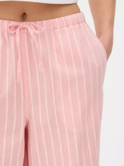Spodnie z szeroką nogawką i sznurkiem w talii