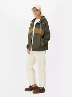 Sportowa kurtka przeciwdeszczowa w bloki kolorów