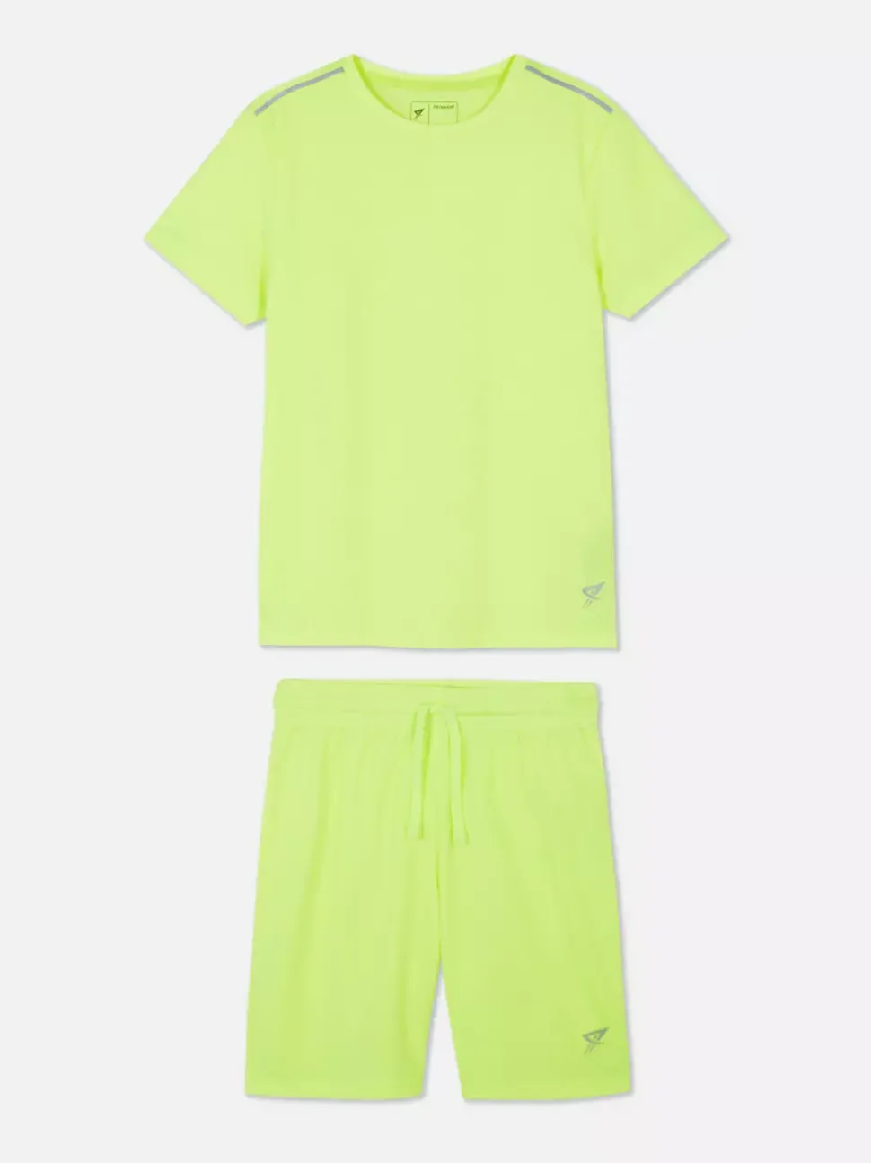 Sportowy komplet z topem i szortami