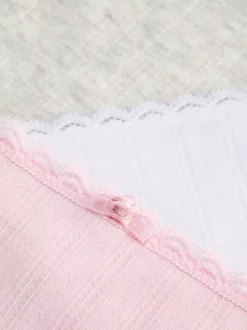 Stringi z koronkowymi detalami, 3 pary