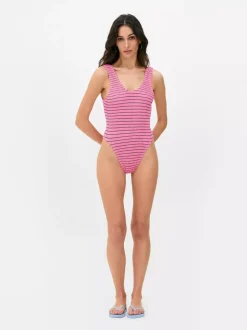 Strój kąpielowy w paski z wycięciem na plecach