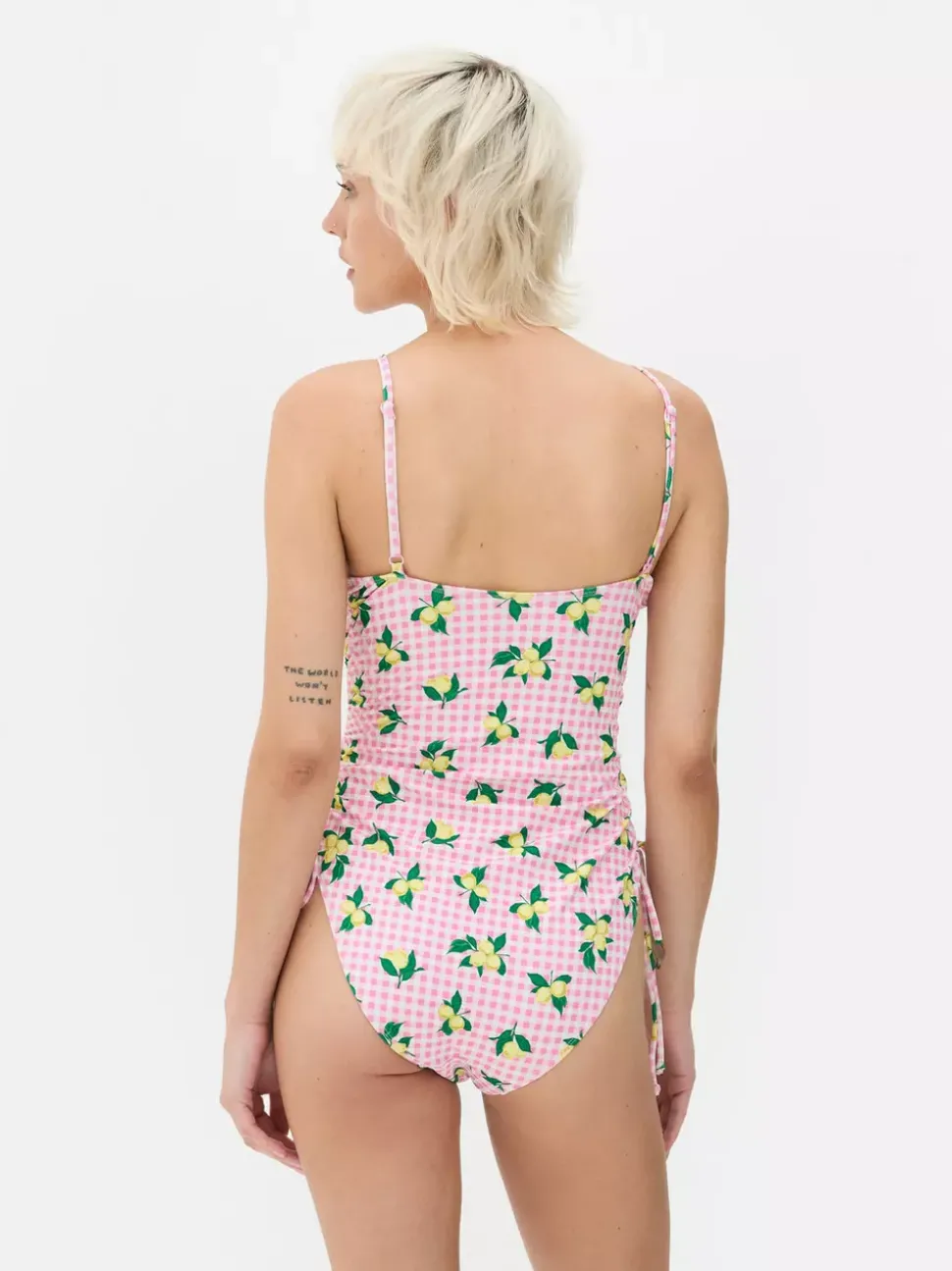 Strój kąpielowy z marszczeniami i wiązaniem z boku