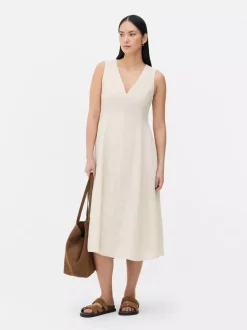 Sukienka bez rękawów z dekoltem w serek The Edit