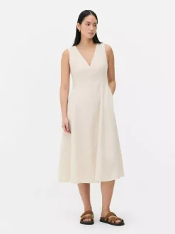 Sukienka bez rękawów z dekoltem w serek The Edit