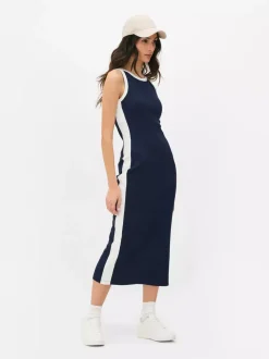 Sukienka midi o fasonie bokserki