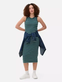 Sukienka midi o fasonie bokserki