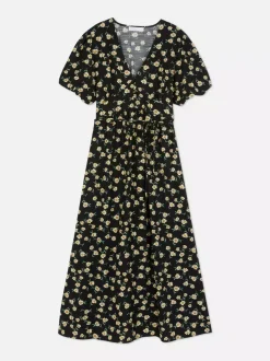 Sukienka midi z dekoltem w serek w kwiaty