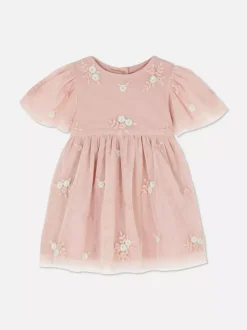 Sukienka tutu z haftowanymi motywami kwiatowymi